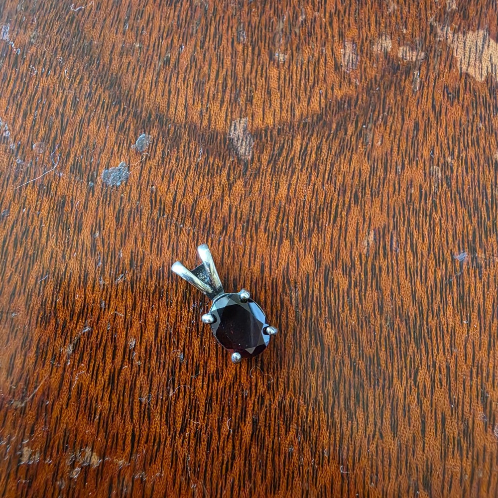 ATI Sterling Silver 925 Oval Garnet Solitaire Pendant Red Gemstone
